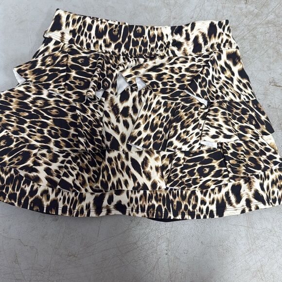 Leopard Print Women's Skirt - DONAJO Athletic Skirt.- Built in Shorts - Picture 2 of 4